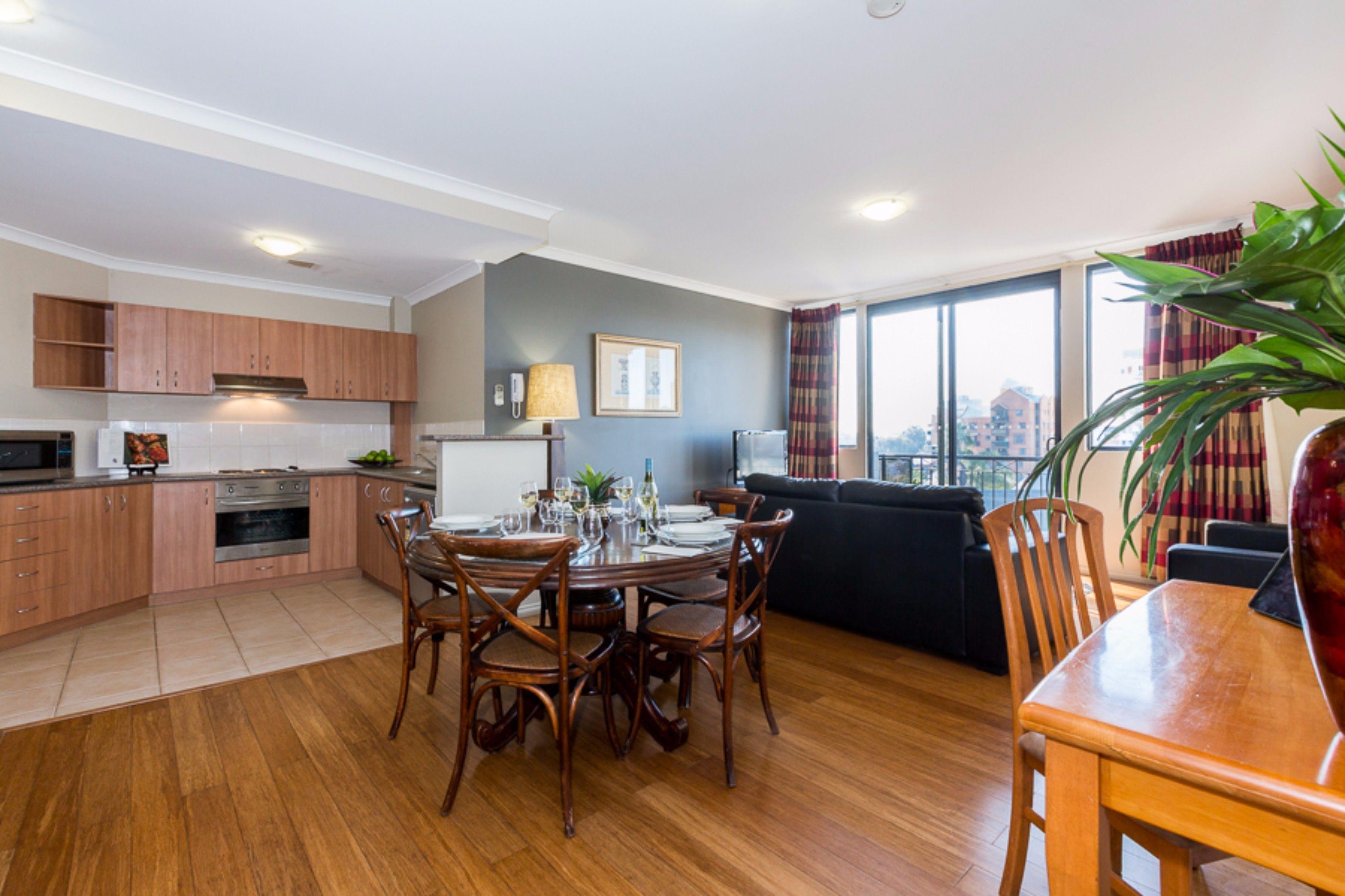 Mont Clare Boutique Apartments — Photos 2