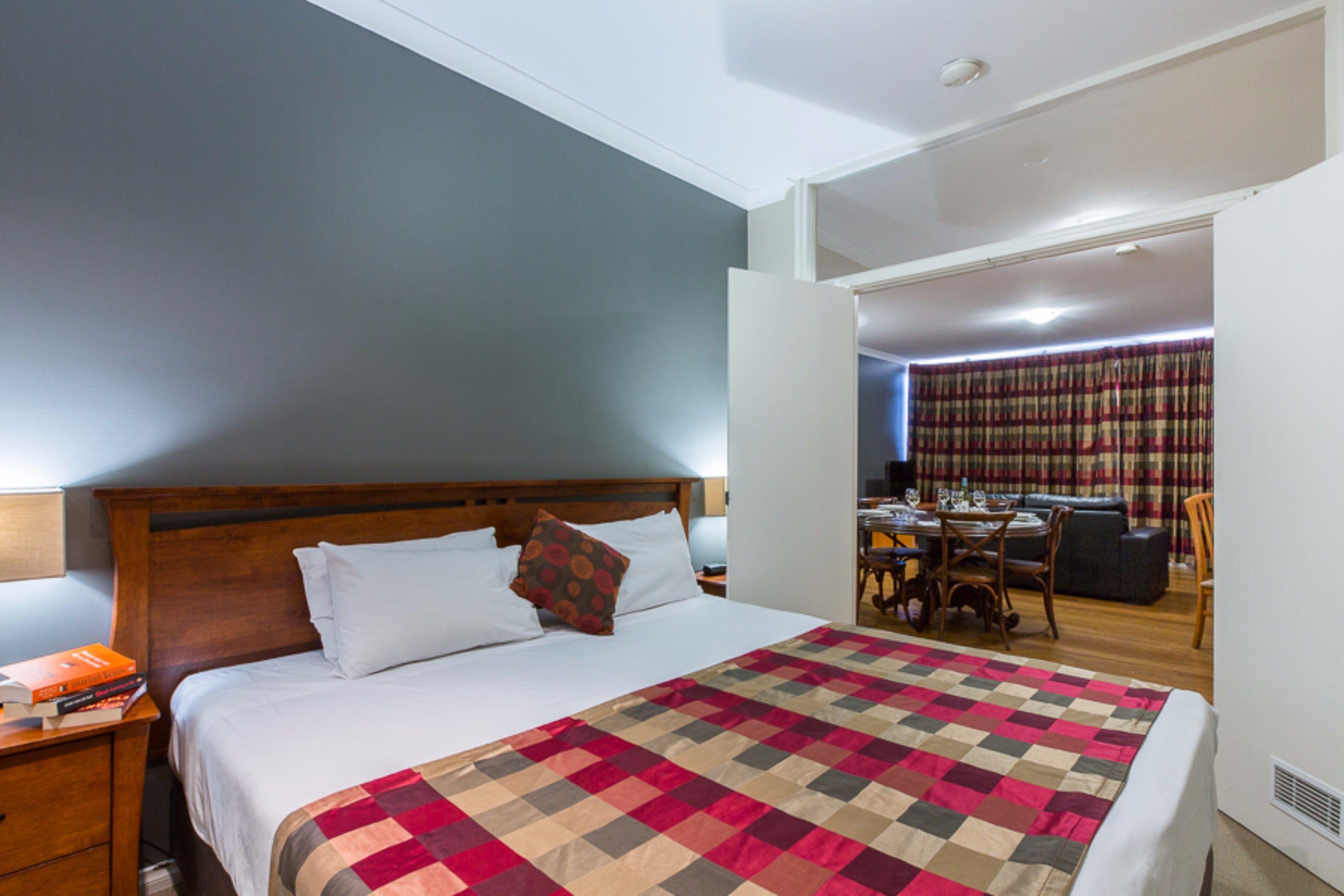 Mont Clare Boutique Apartments — Photos 3